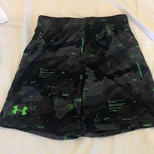 Size 7 boys under armour shorts